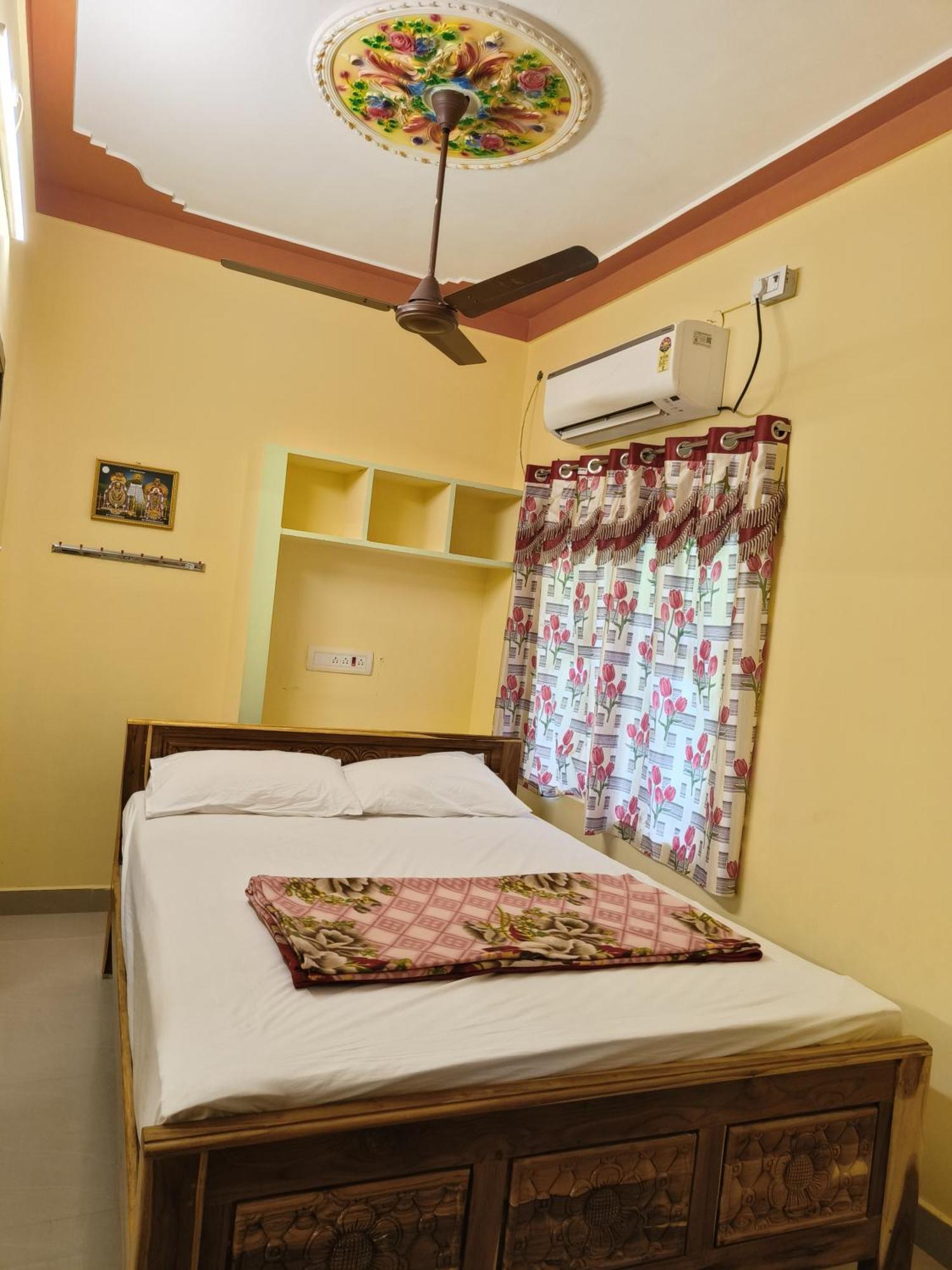 Liya Guest House Тіруваннамалай Екстер'єр фото